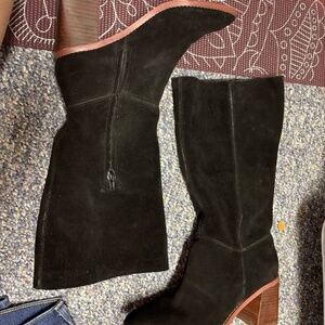 Crown Vintage Ravvi boot in black suede size 6.5
